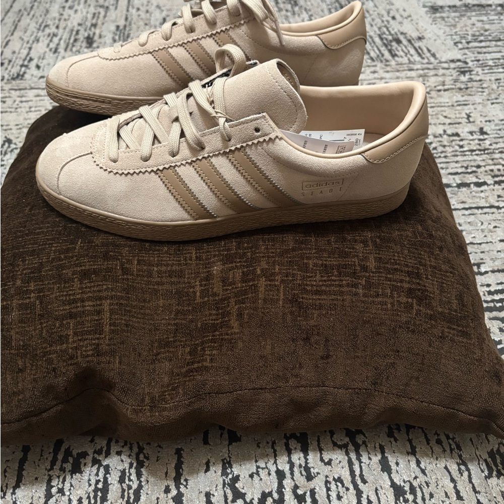 Adidas Men's Beige Sneakers